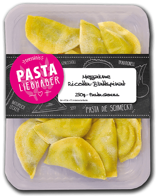 Nicht nur für Vegetarier: Frischer Ricotta schmiegt sich an Blattspinat. Wenn zu lecker auch noch gesund kommt, dann sind es gefüllte Mezzalune Ricotta-Blattspinat.
