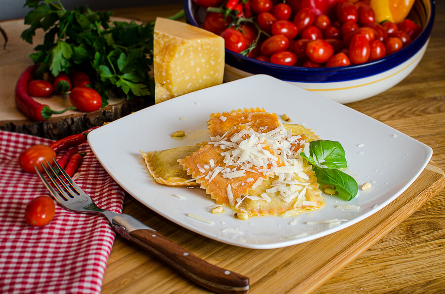 Pastaliebhaber aus Ulm - Knackige, sonnengereifte Tomaten und frischer Mozzarella verpackt in unserer handwerklich hergestellten Pasta.